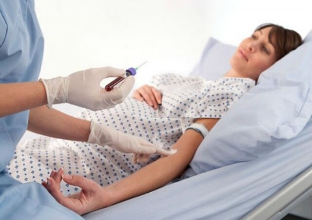 Bệnh lậu gây ảnh hưởng đến em bé khi đi qua ống sinh trong khi sinh