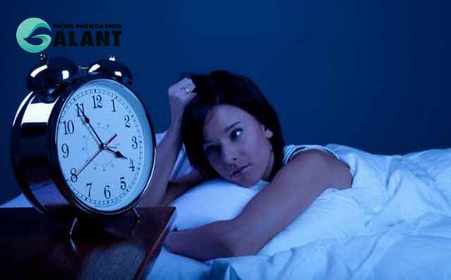 Thức khuya là một trong những nguyên nhân gây rối loạn nội tiết ở phụ nữ